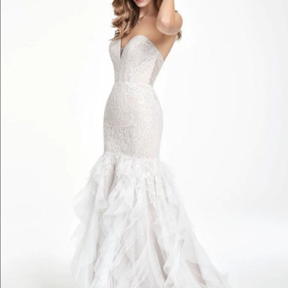 Ti Adora by Alvina Valenta Dresses & Skirts - NEW! Ti Adora Wedding Dress size 2-4 Style 7753 "Saffron"